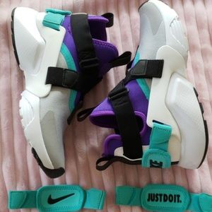 Nike Women's Air Huarache City Running 